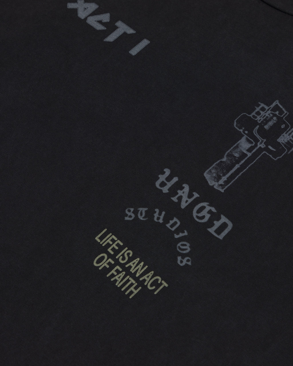 Act 1 Essence Tshirt Vintage Black