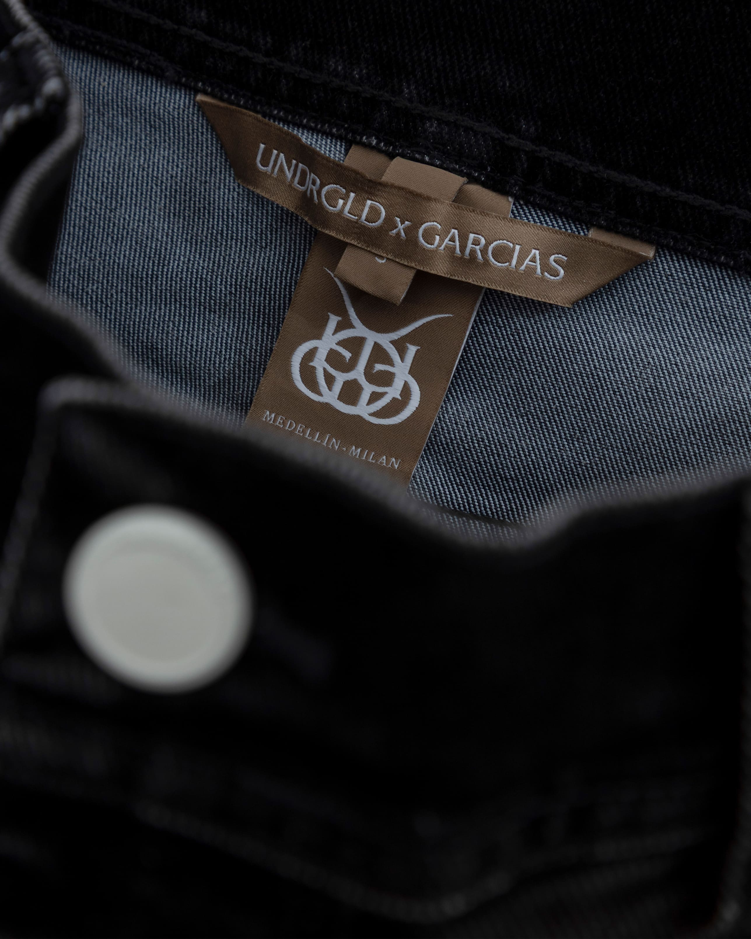 Santa Union Basic Barrel Velvet Jean Black