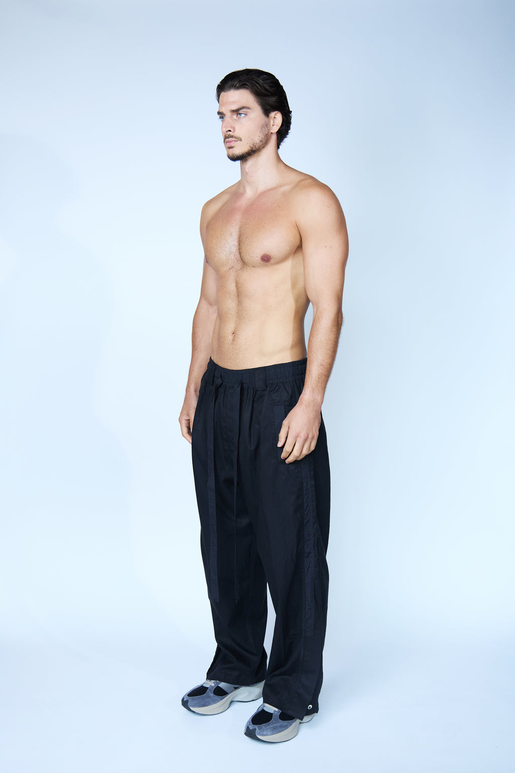 PANTALÓN PAAMARI BÁSICO NEGRO