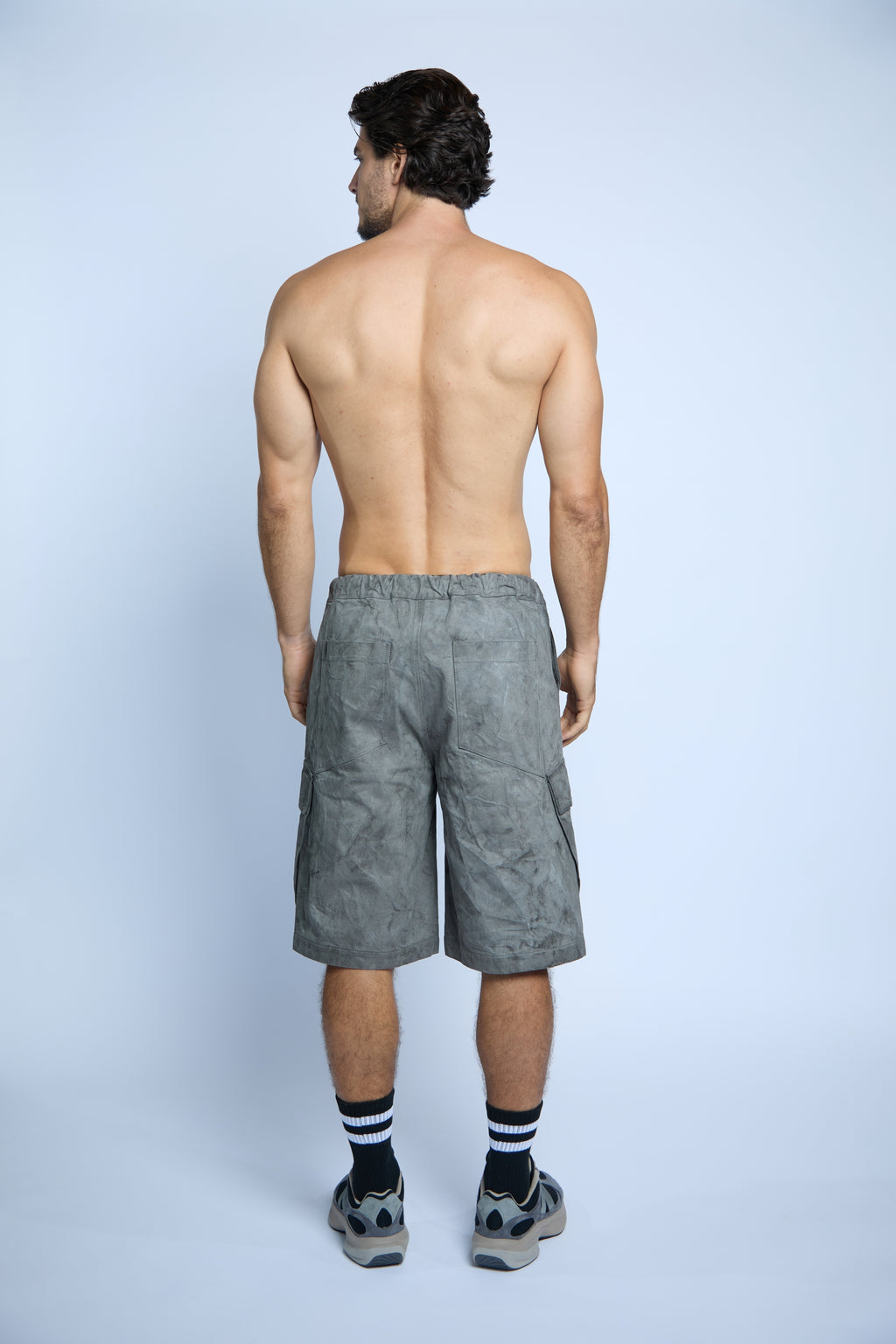 PANTALONES CORTOS DE MEZCLILLA TEÑIDOS DE GRIS