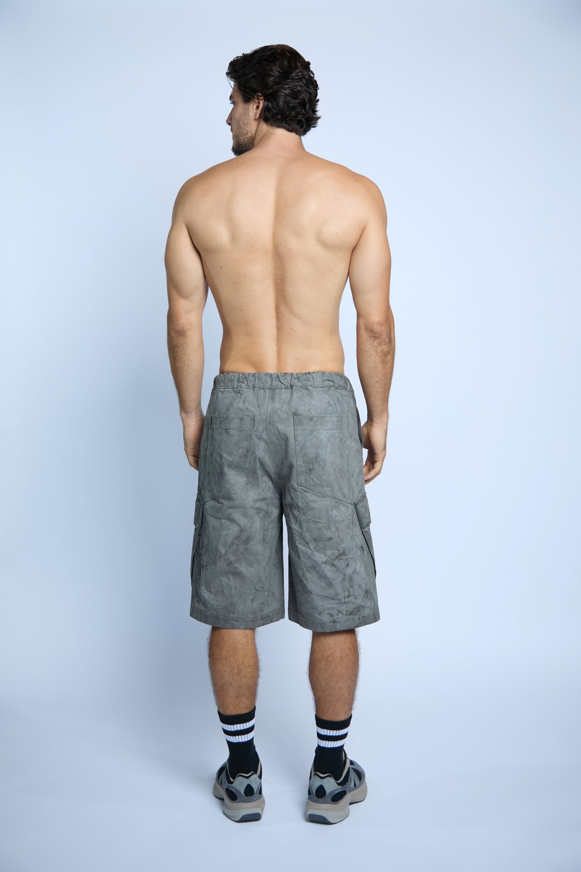 PANTALONES CORTOS DE MEZCLILLA TEÑIDOS DE GRIS