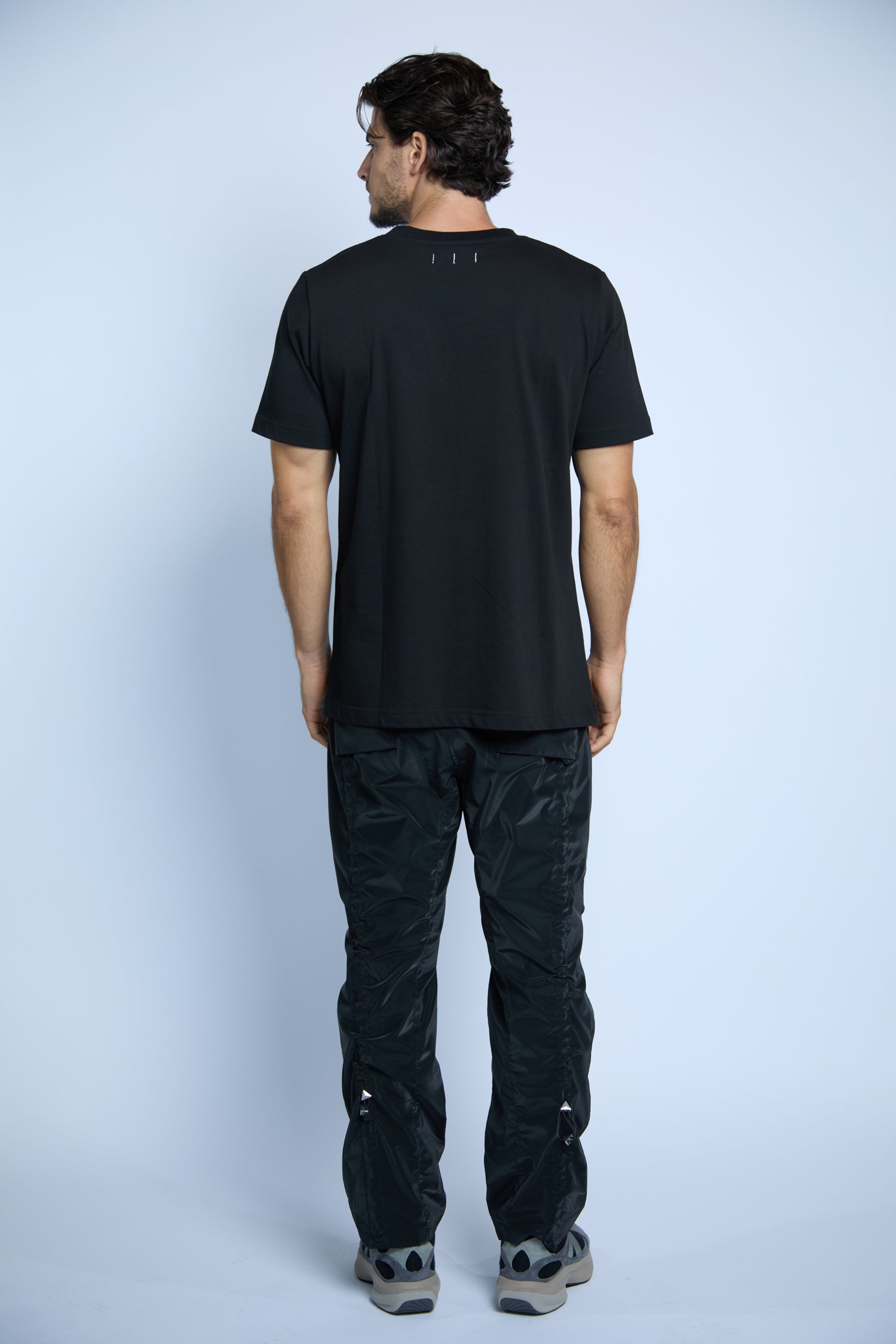 CAMISETA BÁSICA DÓBERMAN NEGRA