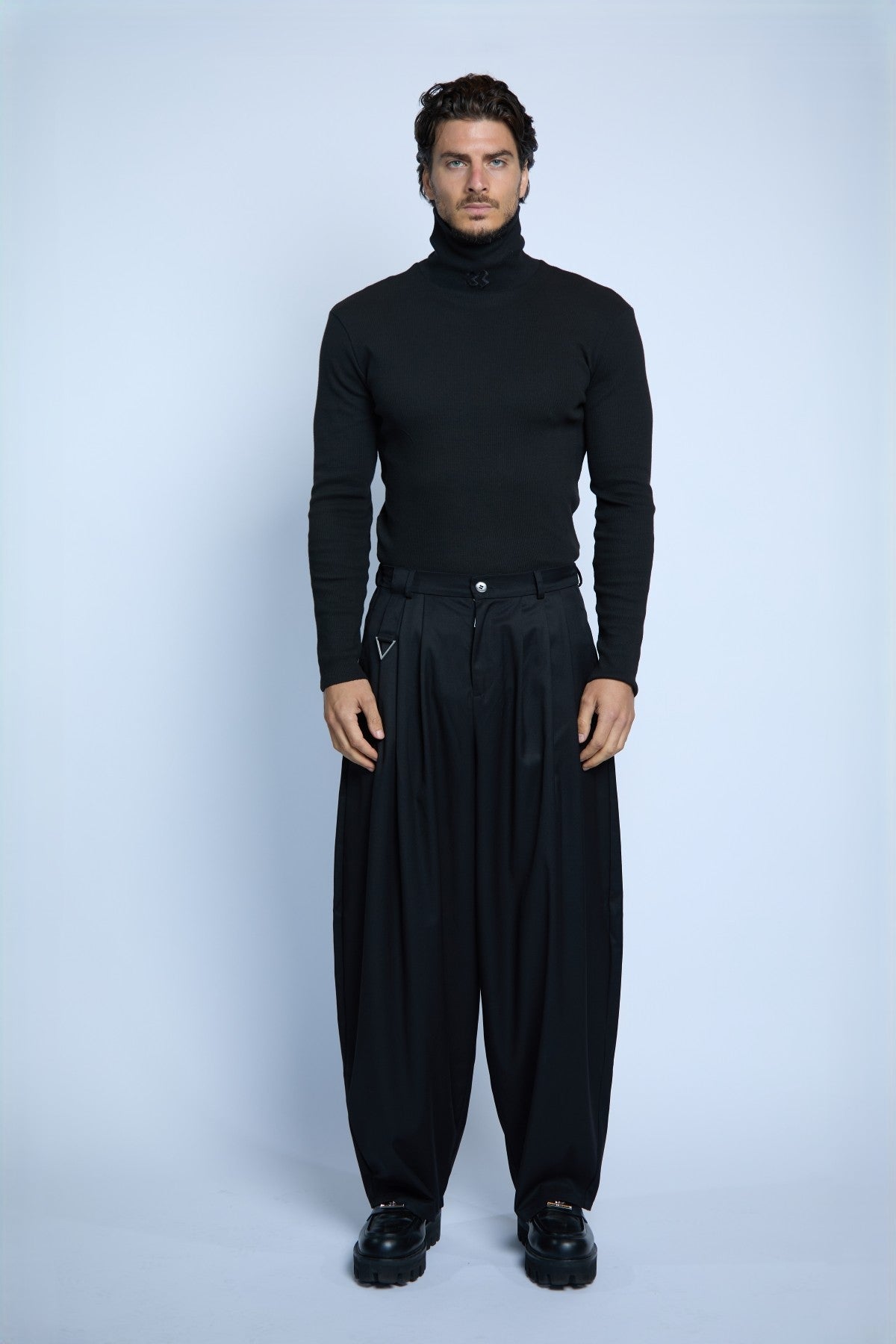 TURTLE NECK DYED BLACK