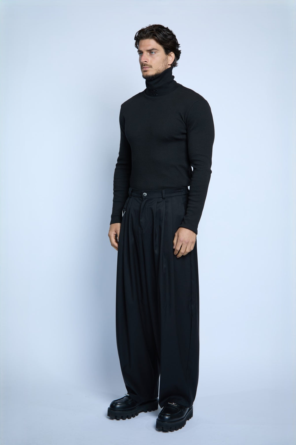 TURTLE NECK DYED BLACK