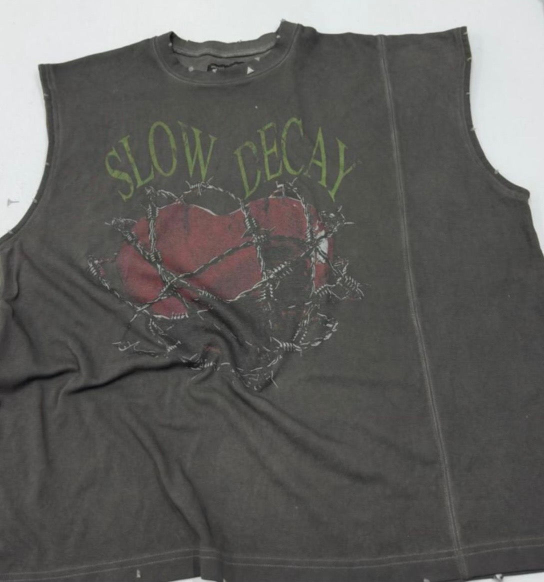 SLOW DECAY SLEEVELESS SHIRT