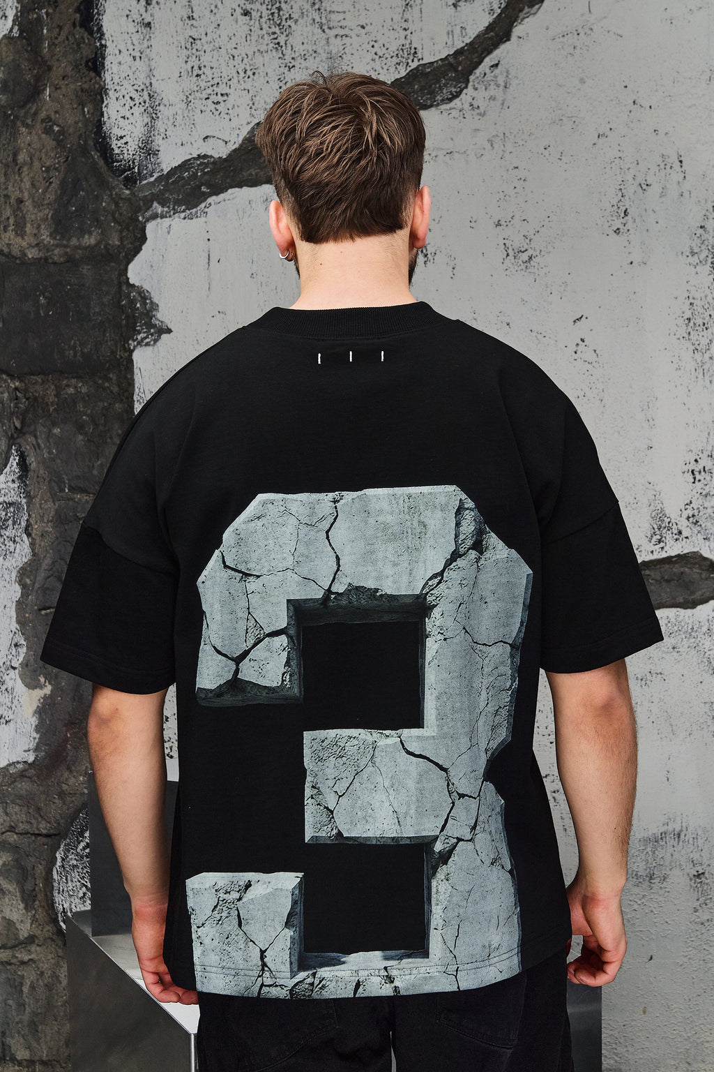 33:FRACTURE T-SHIRT BLACK