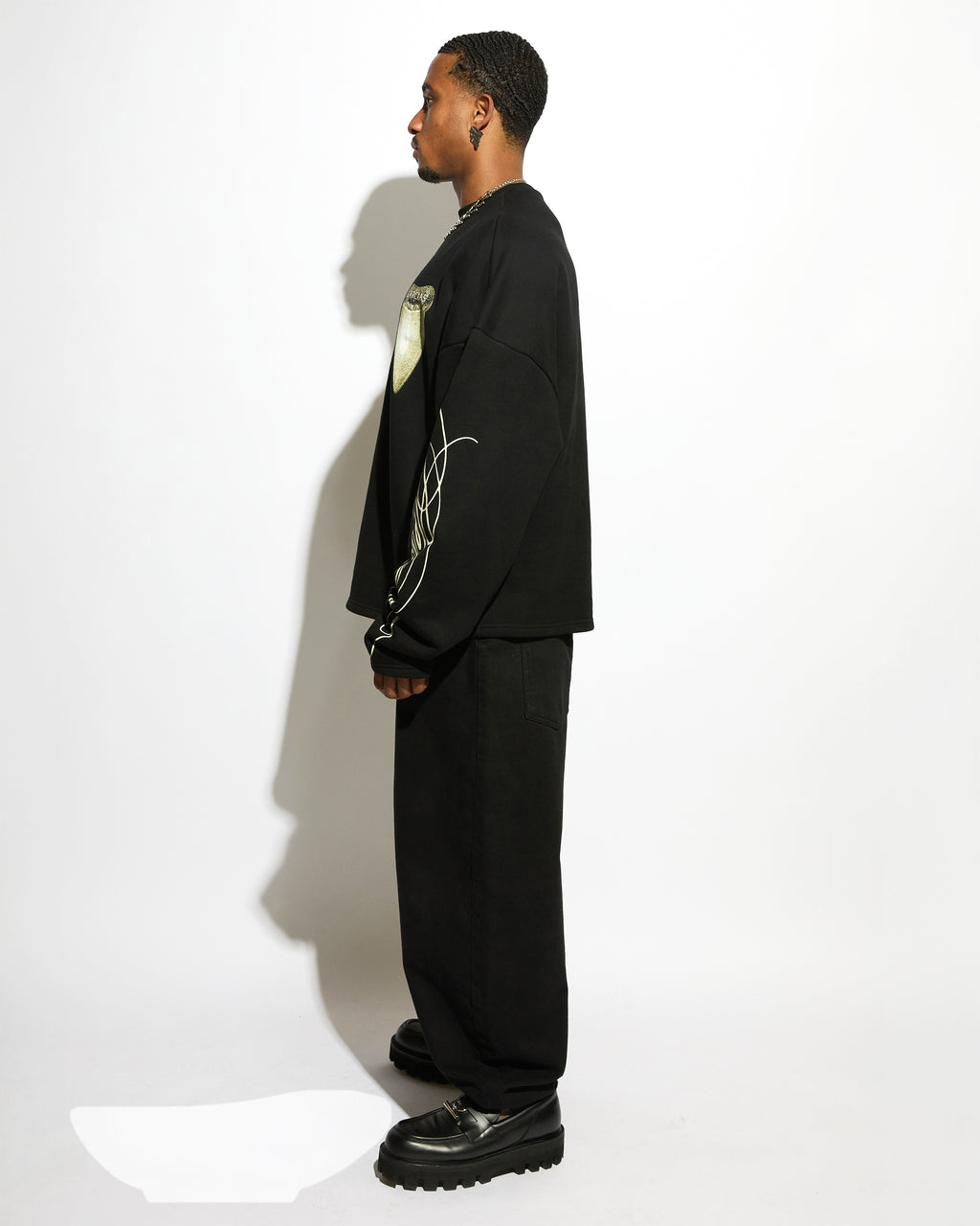 SHARK TOOTH CREWNECK