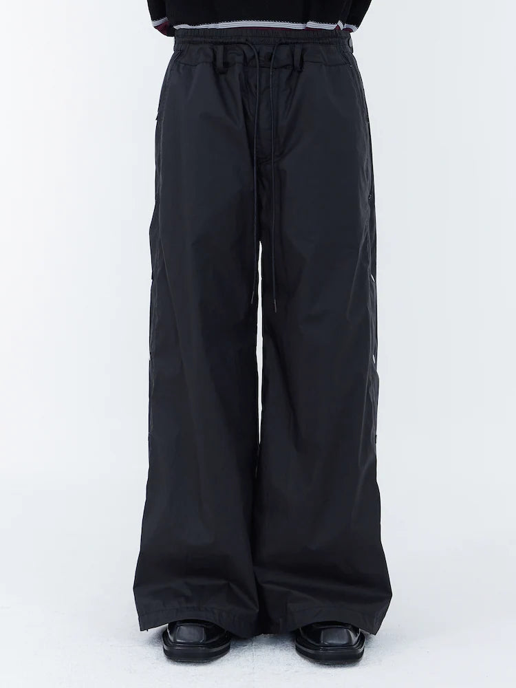 PANTALONES ANCHOS DE ALGODÓN CON BOTONES A PRESIÓN LATERALES Y CÁLIDOS NEGROS