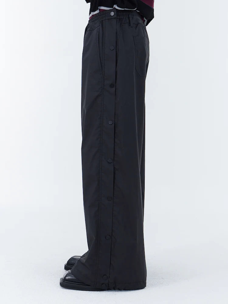 PANTALONES ANCHOS DE ALGODÓN CON BOTONES A PRESIÓN LATERALES Y CÁLIDOS NEGROS