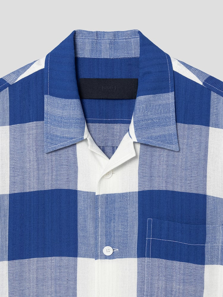 CAMISA DE MANGA CORTA CON CUELLO ABIERTO A CUADROS GRANDES AZULES