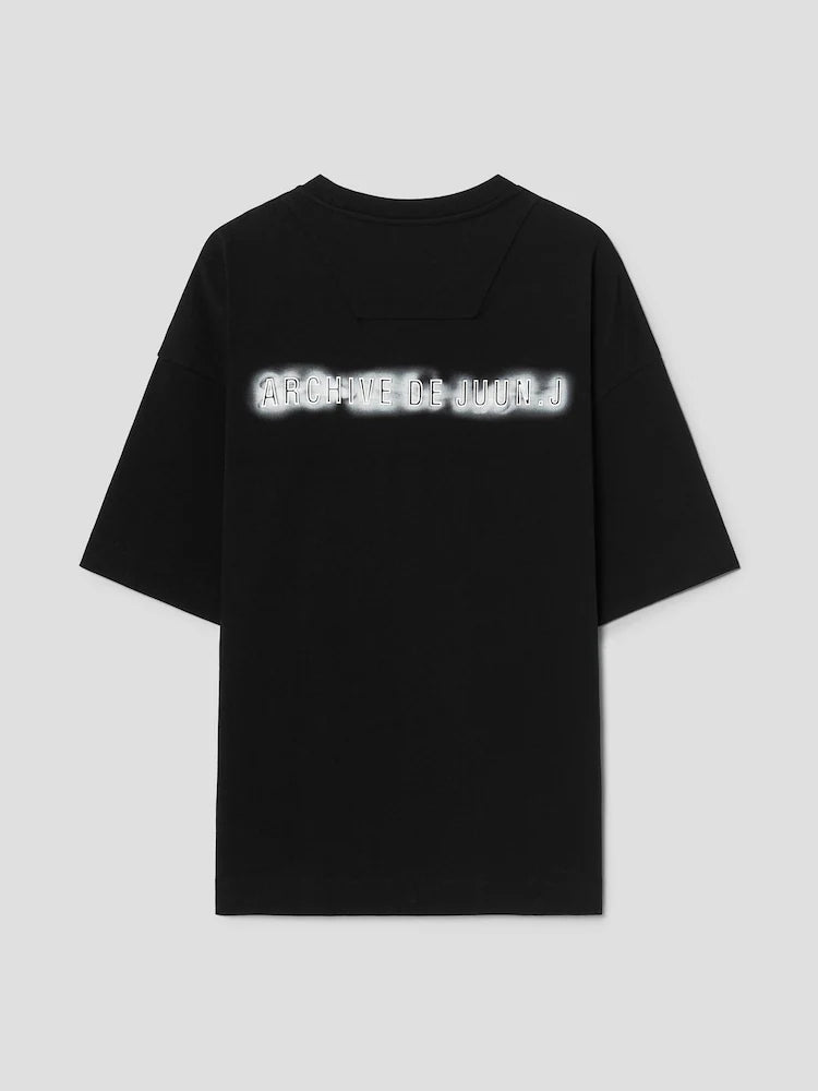 ARCHIVO ESENCIAL DE JUUN.J CAMISETA MANGA CORTA SEMIOVER FIT NEGRA