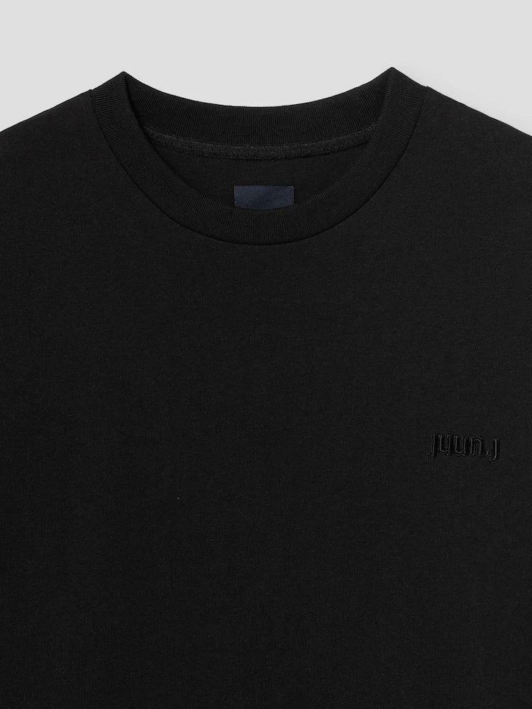 ARCHIVO ESENCIAL DE JUUN.J CAMISETA MANGA CORTA SEMIOVER FIT NEGRA