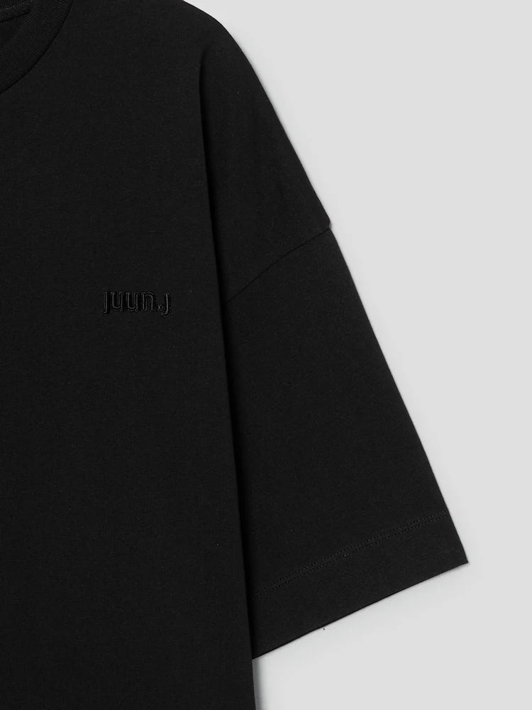 ARCHIVO ESENCIAL DE JUUN.J CAMISETA MANGA CORTA SEMIOVER FIT NEGRA