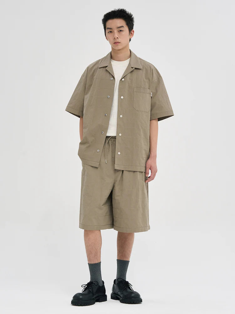 CAMISA BEIGE DE MANGA CORTA CON CUELLO ABIERTO DE LINO CON COSTURA CUADRADA