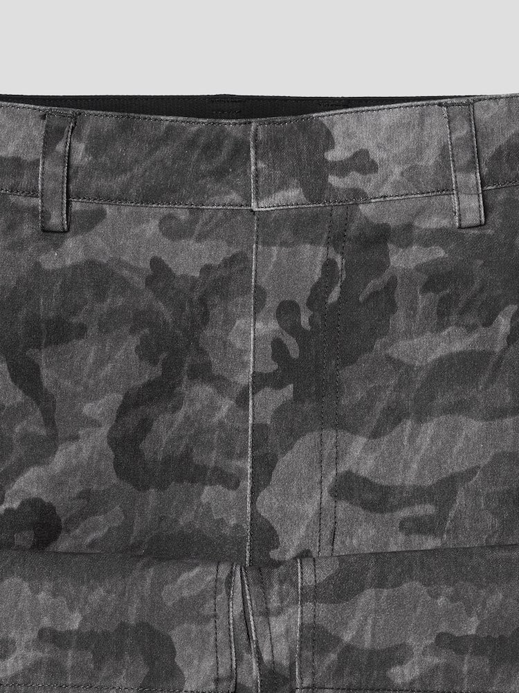 PANTALONES DE TRABAJO FRONTALES EN CAPAS CON CAMUFLAJE EN PUENTE DE PISTA NEGRO
