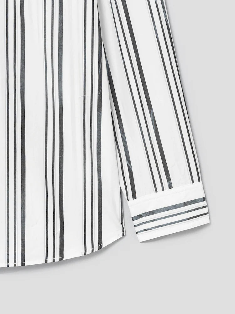 CAMISA OVERSIZE DE RAYAS BLANCAS Y NEGRAS LAVADAS