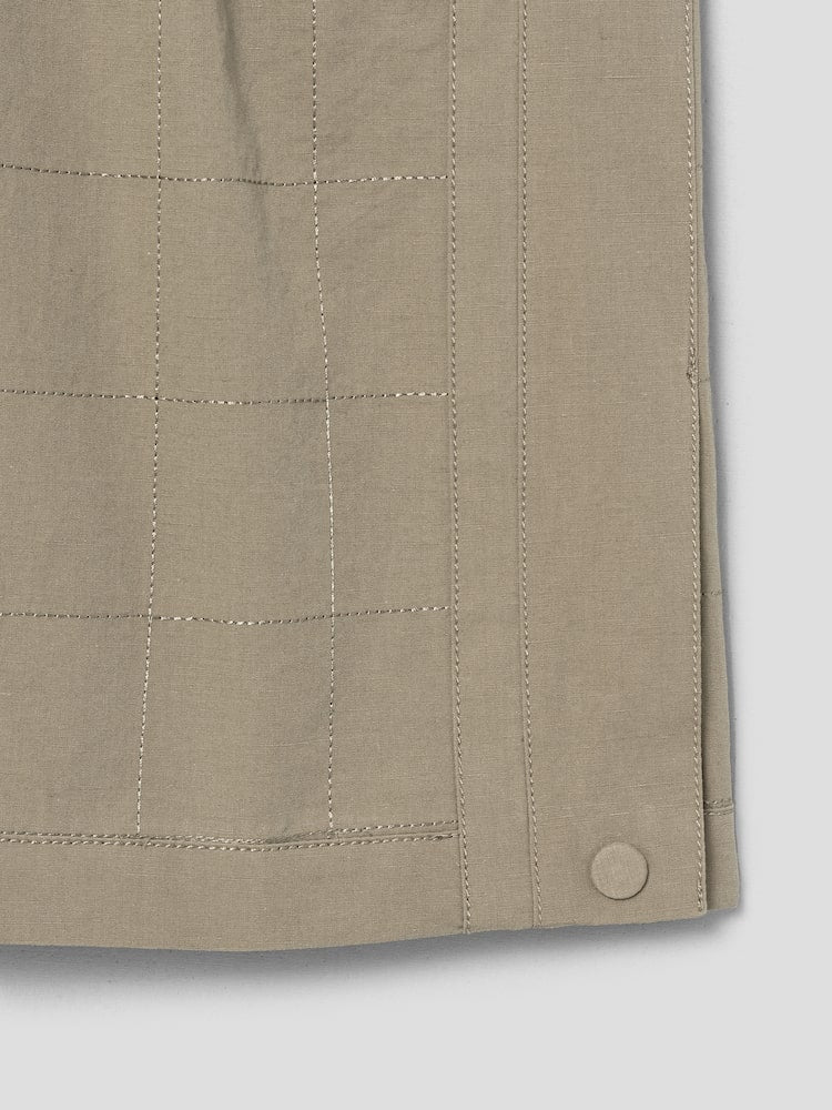 PANTALONES CORTOS DE LINO BEIGE CON COSTURAS ANCHAS