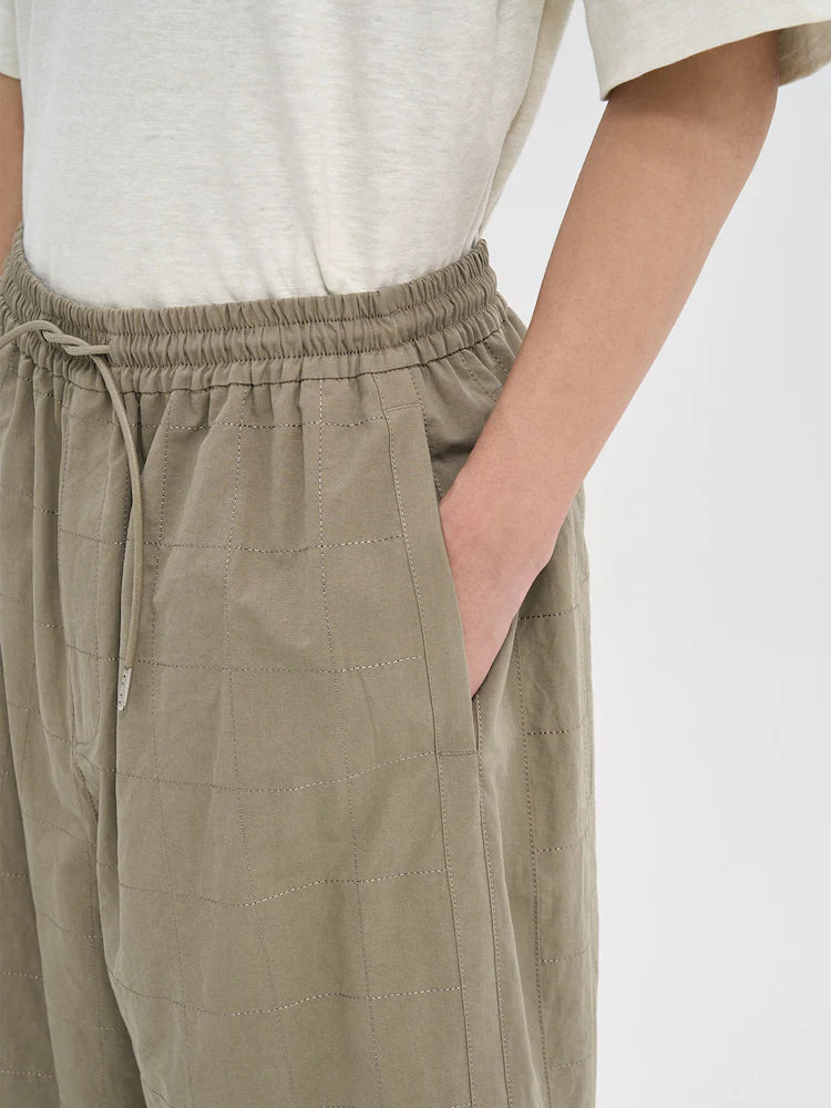 PANTALONES CORTOS DE LINO BEIGE CON COSTURAS ANCHAS