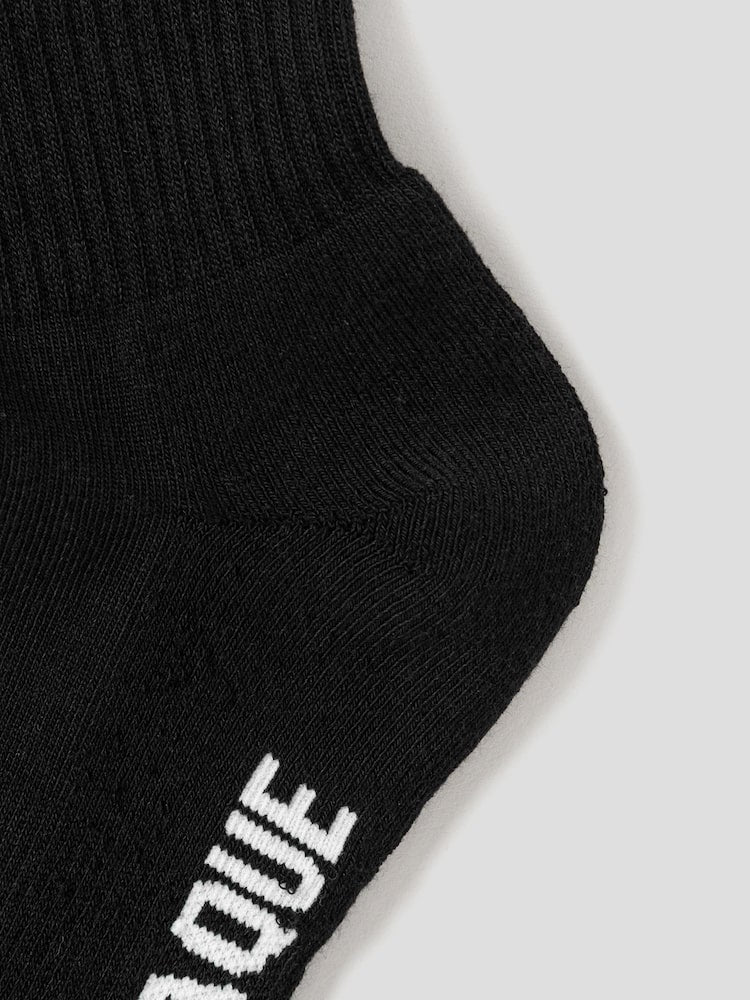 CALCETINES CON INSCRIPCIONES NEGROS