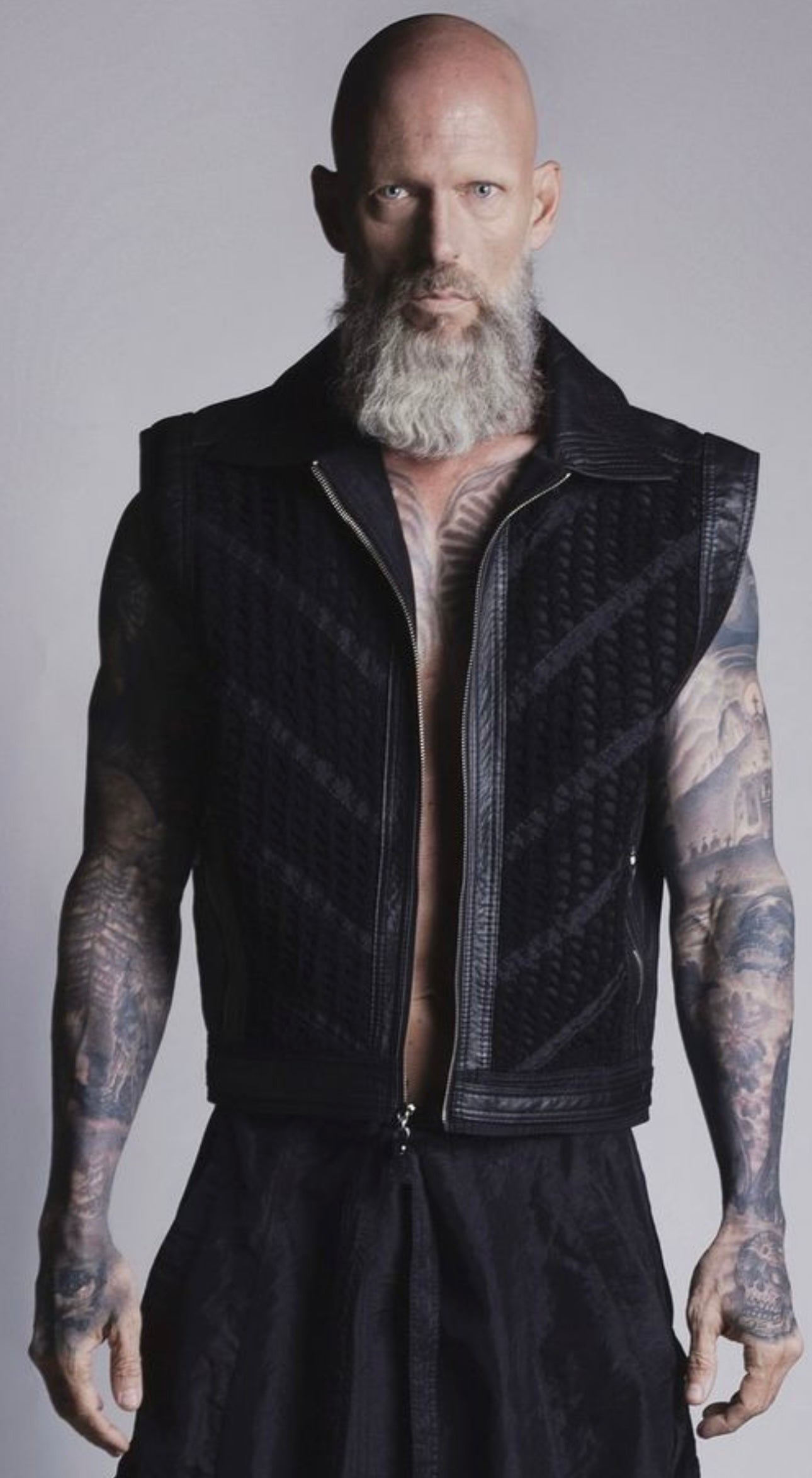 LINE VEST