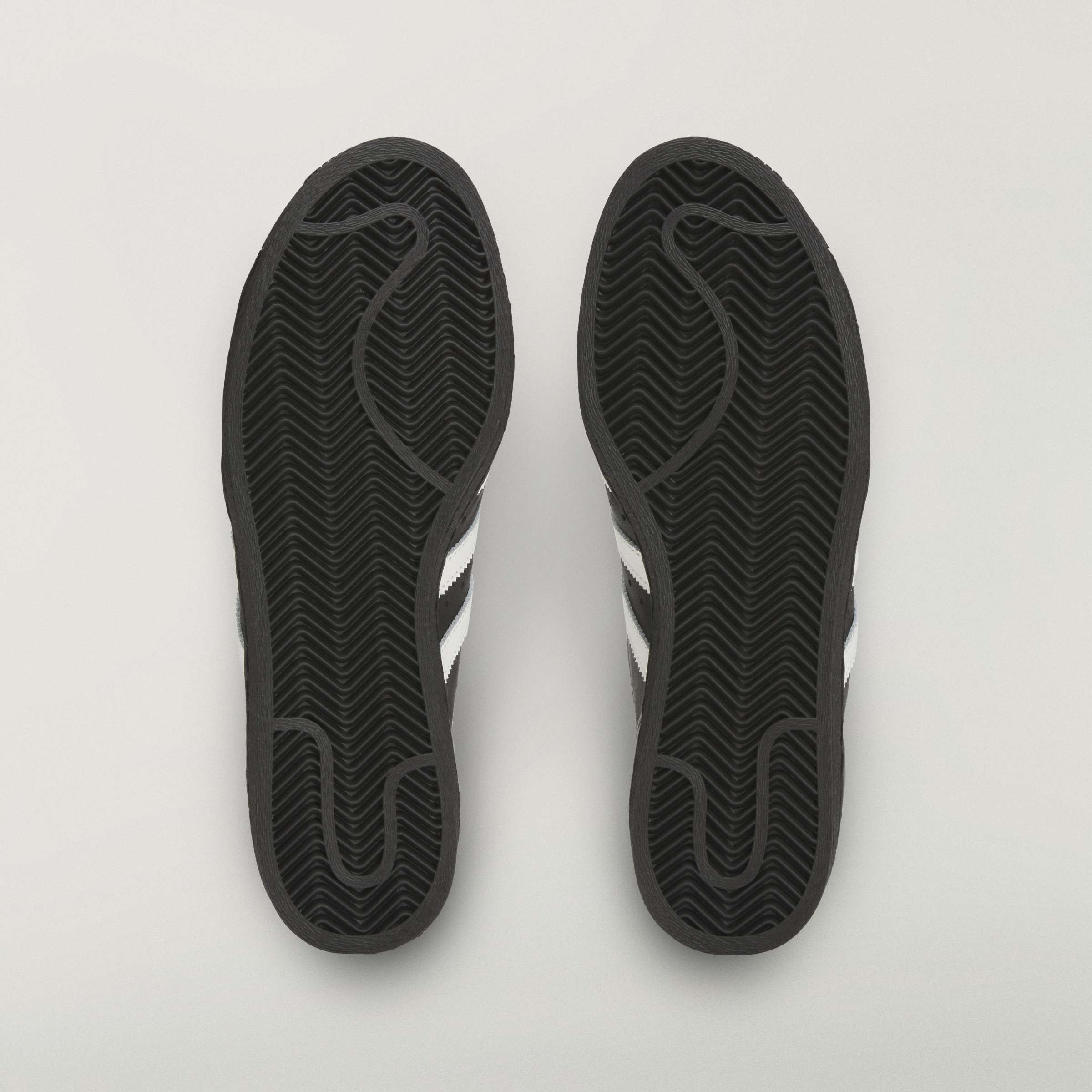 CHAVARRIA SUPERSTAR CBLACK/OWHITE/RED