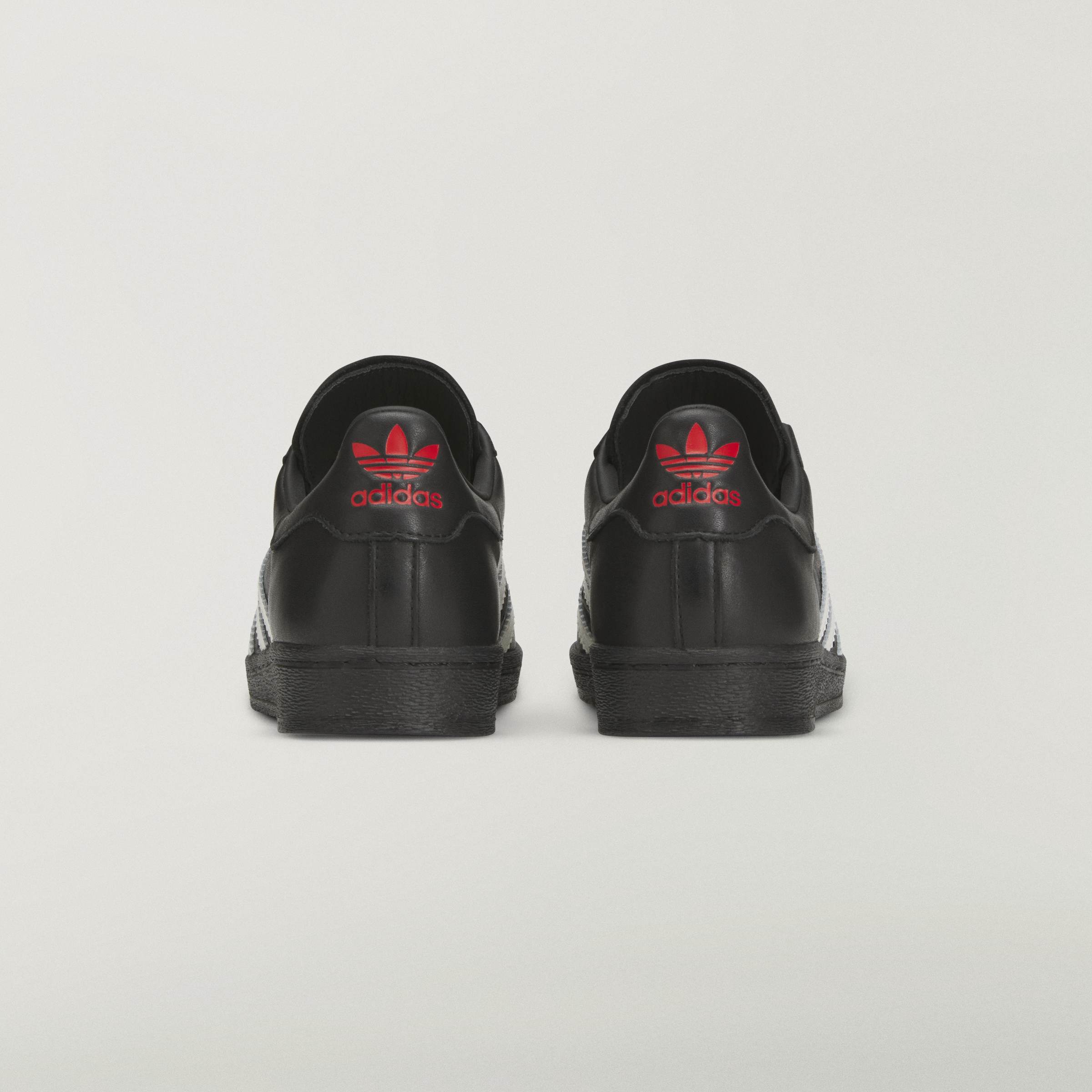 CHAVARRIA SUPERSTAR CBLACK/OWHITE/RED
