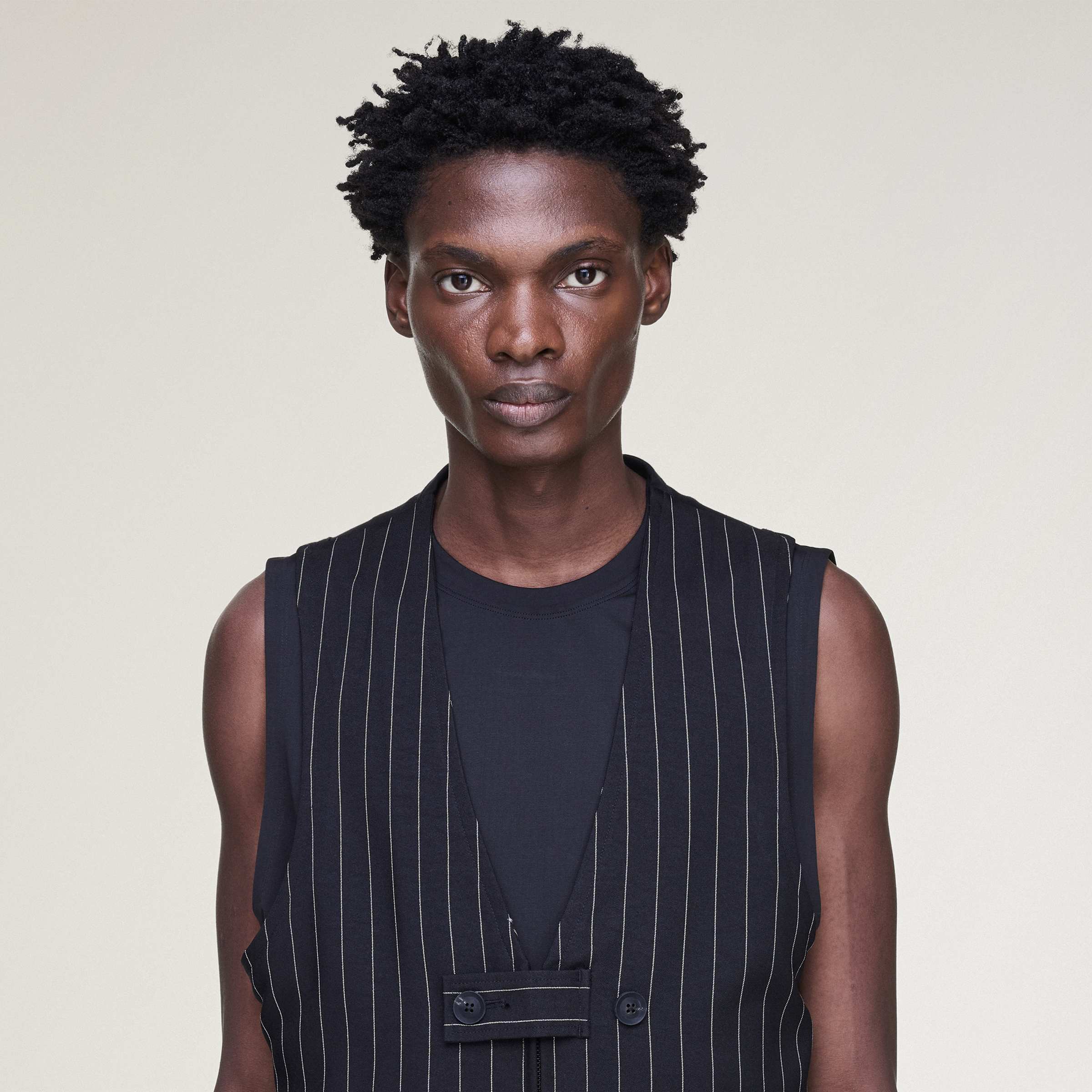 SUPS TAILRD VST BLACK KQ7290