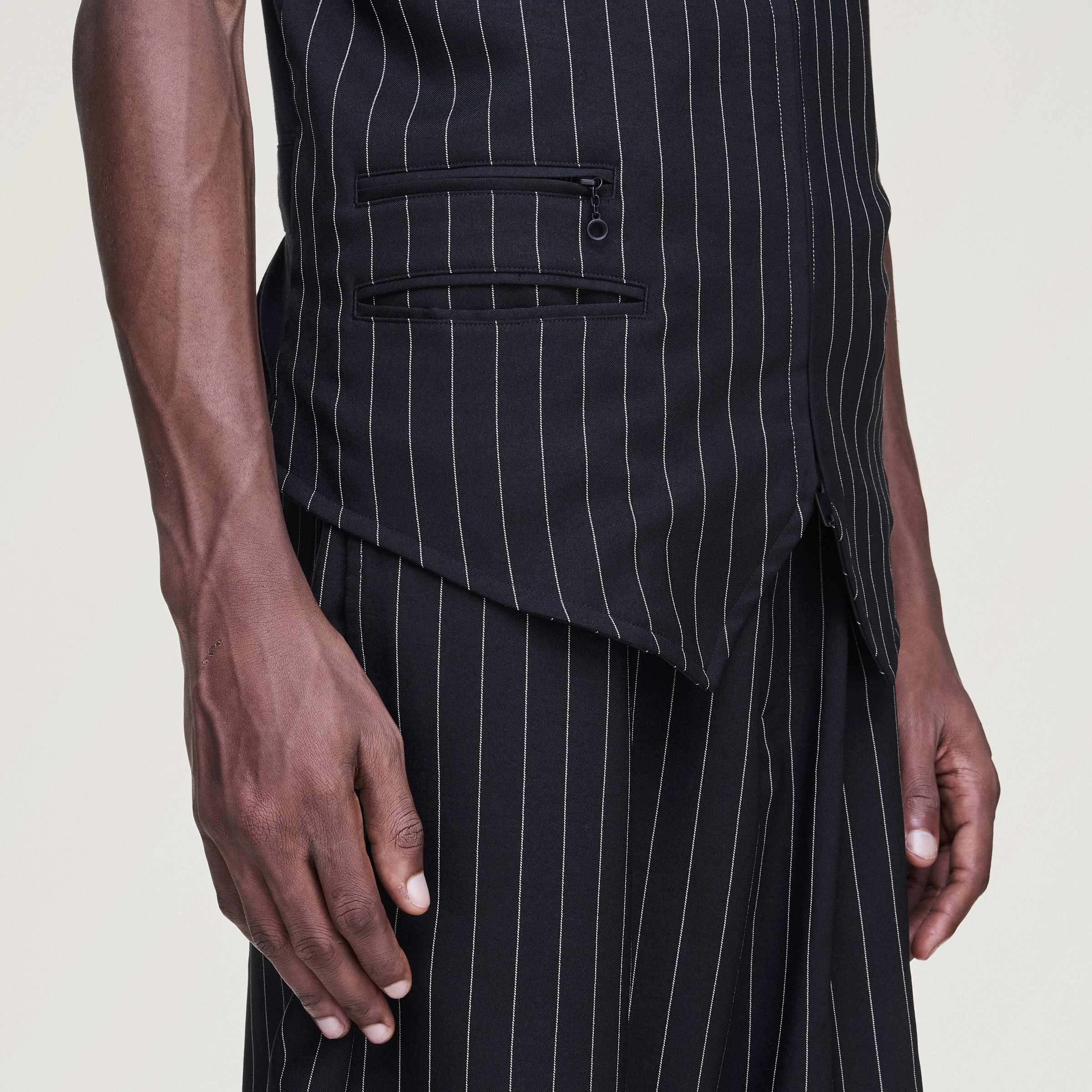 SUPS TAILRD VST BLACK KQ7290