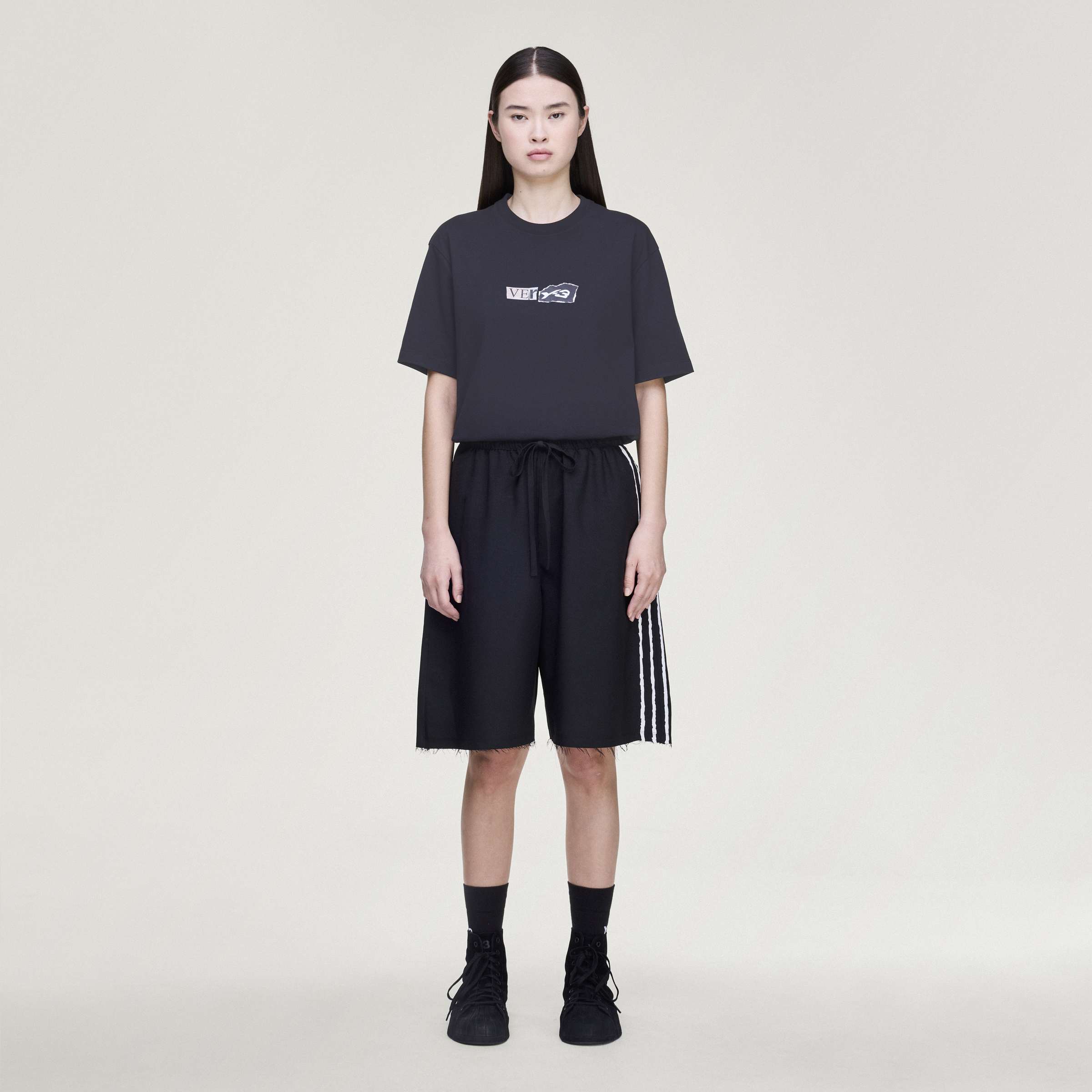VERY-3 SS TEE BLACK