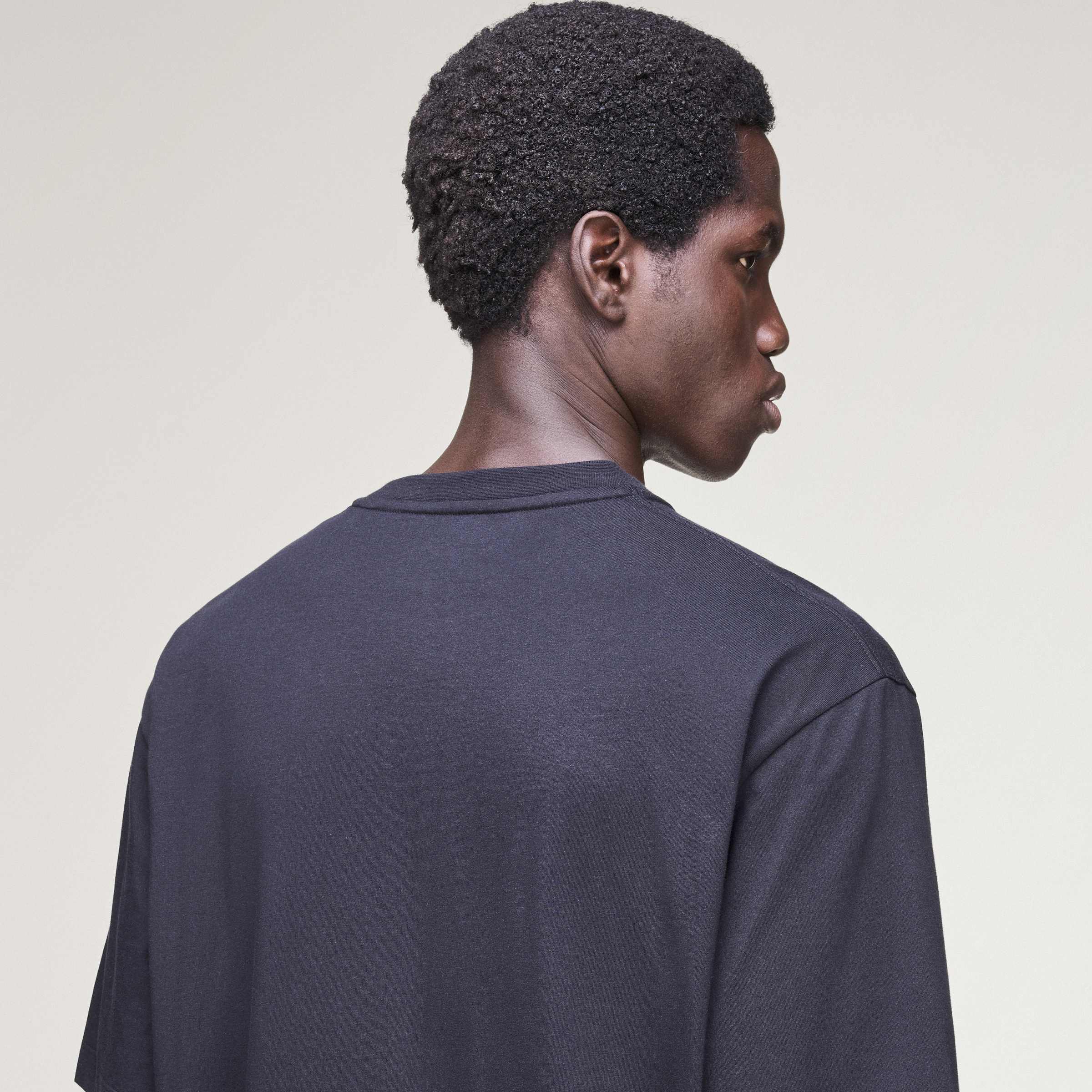 VERY-3 SS TEE BLACK – The Room Concept Store