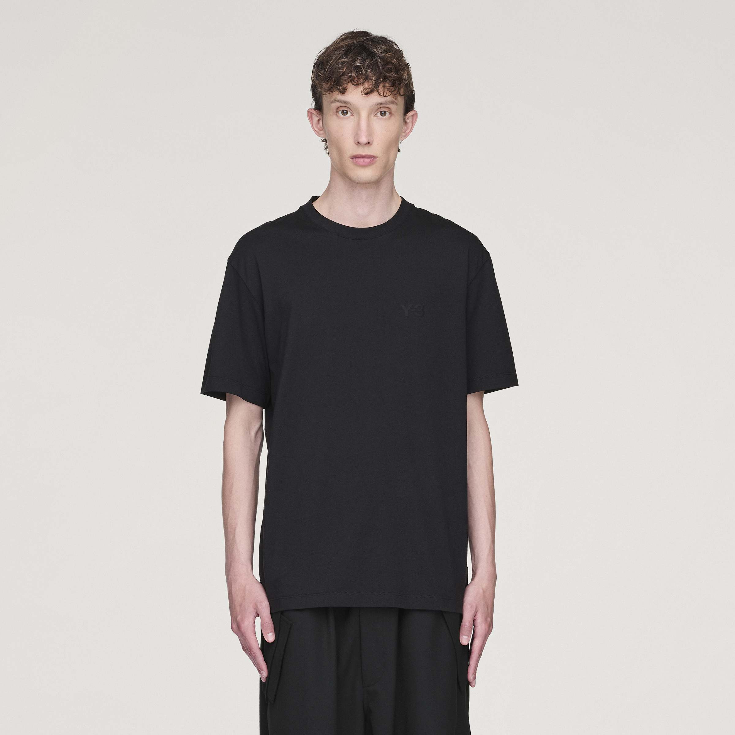 REG SS TEE BLACK