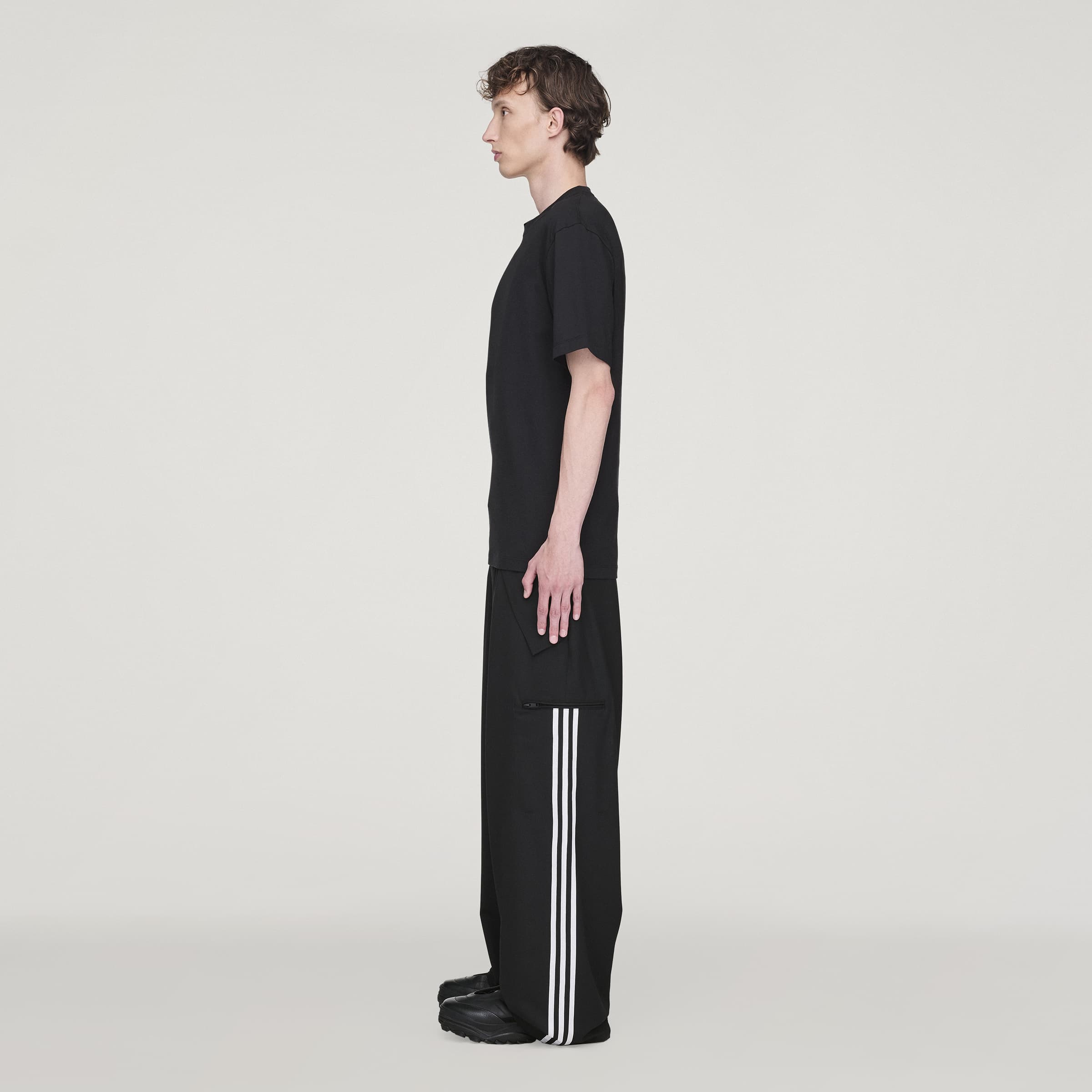 REG SS TEE BLACK
