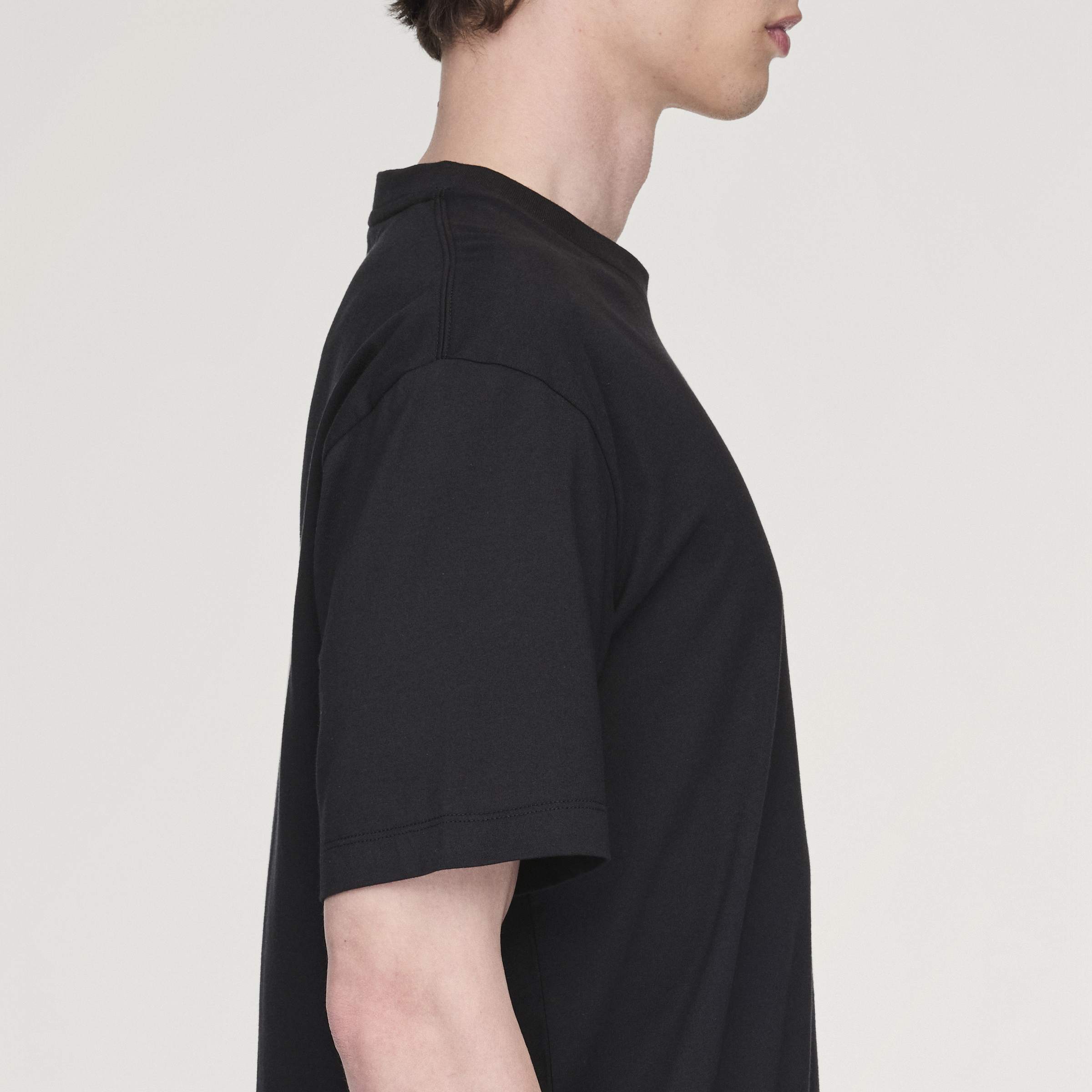 REG SS TEE BLACK
