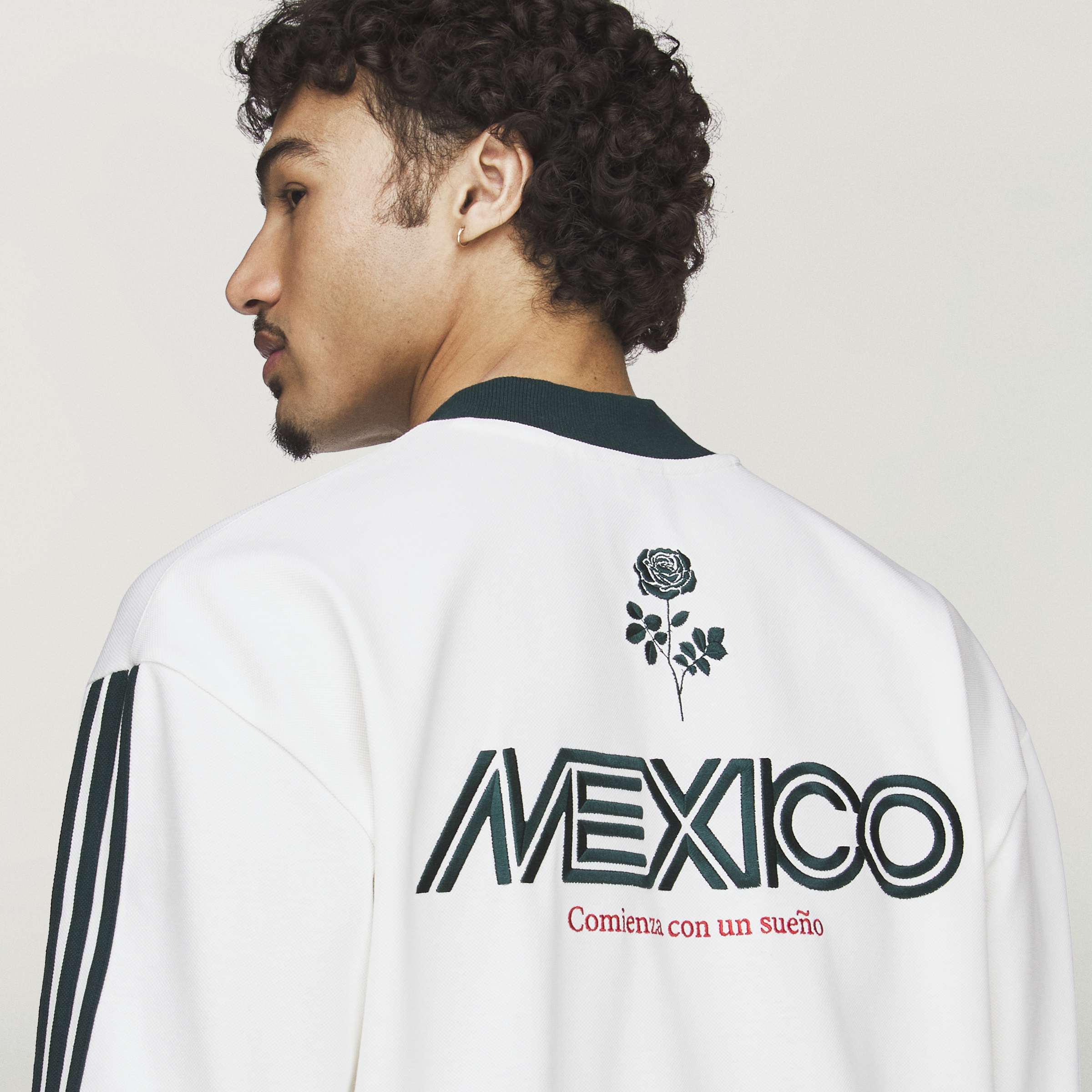 WC SOCCER TEE OWHITE
