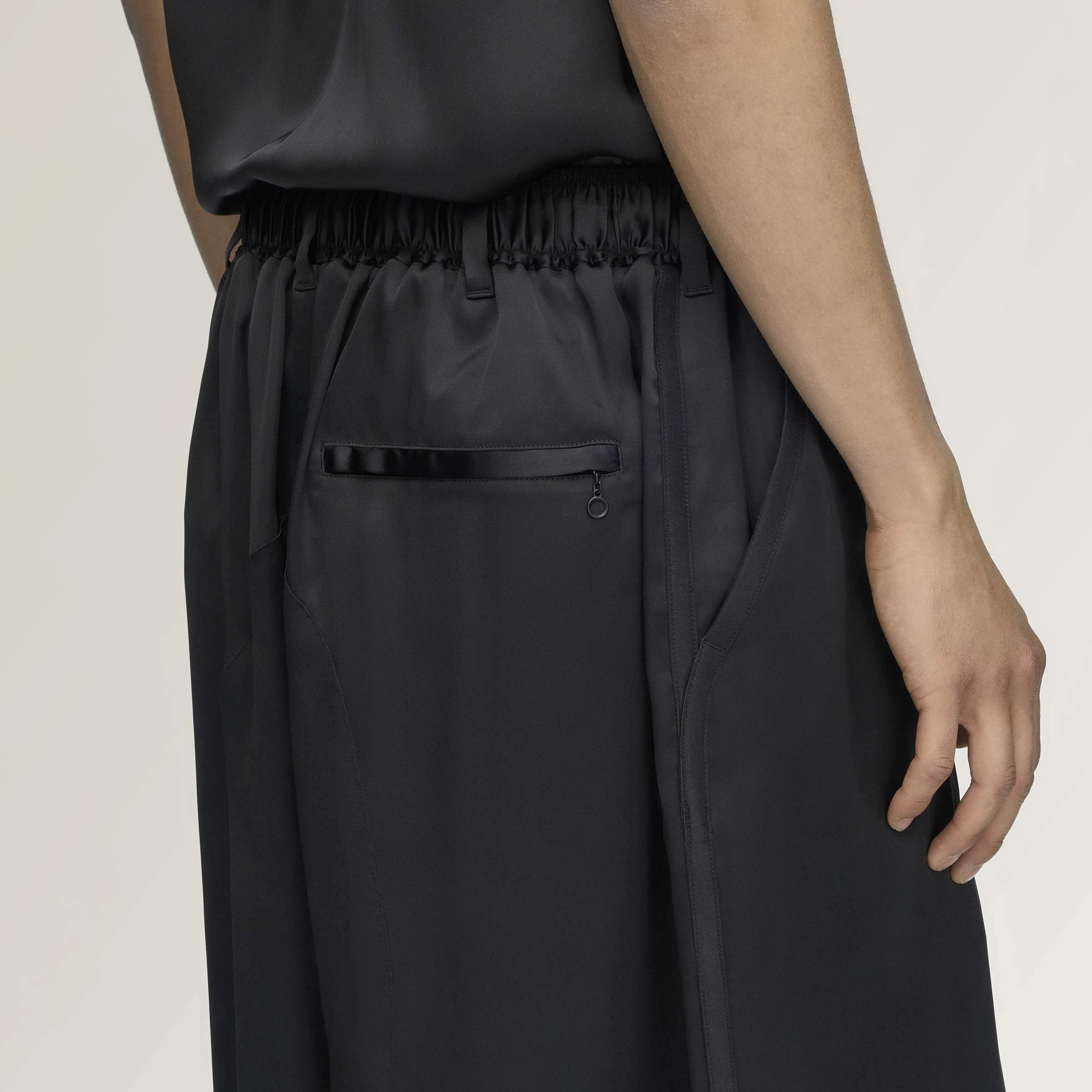 LIQLOGO SHORTS BLACK