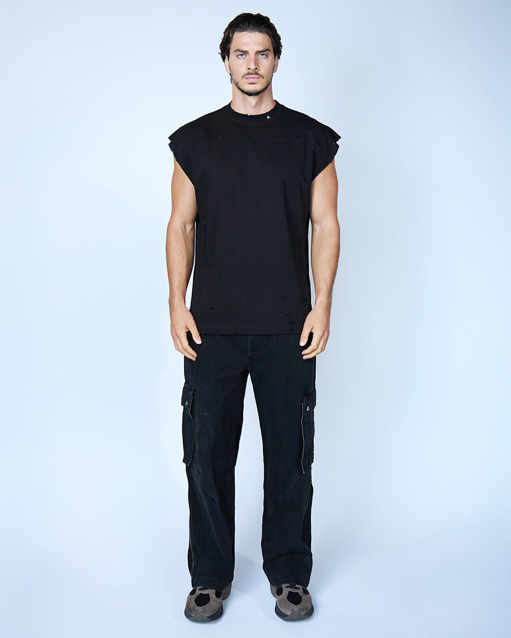 HART SLEEVELESS SHIRT